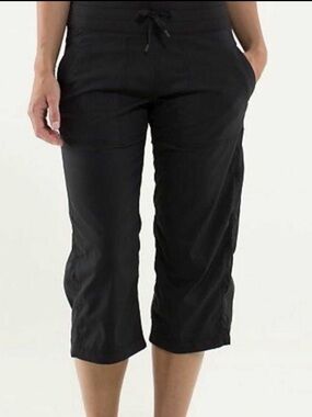 Lululemon Black Women's Cropped Drawstring Pants